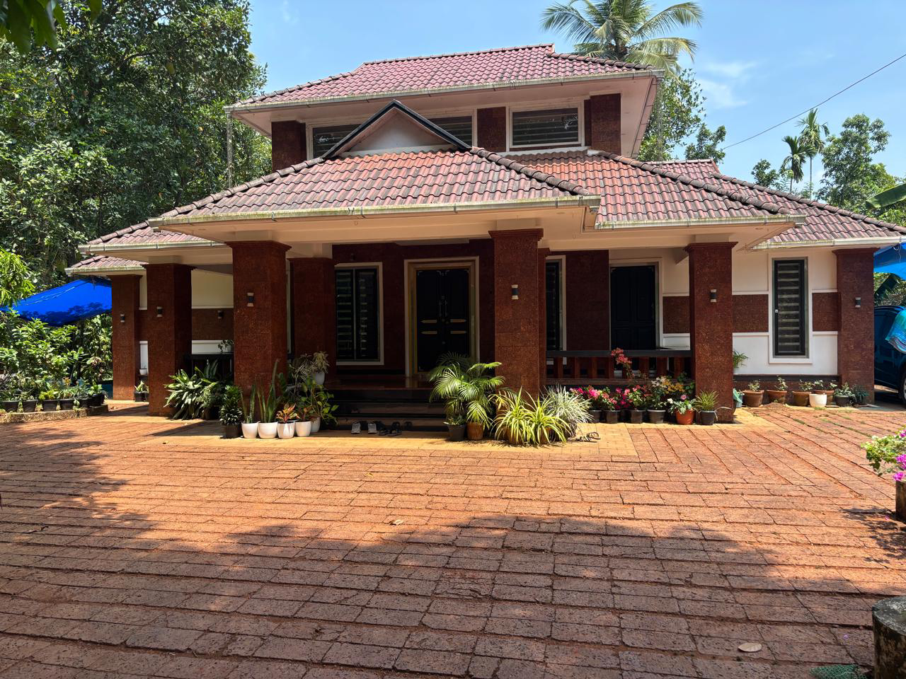 Architectural detail with laterite stone